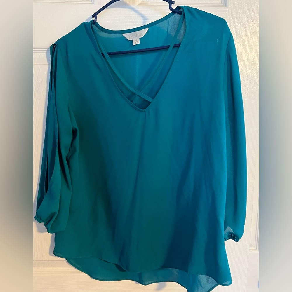 Beautiful blouse turquoise very light weight. Size medium